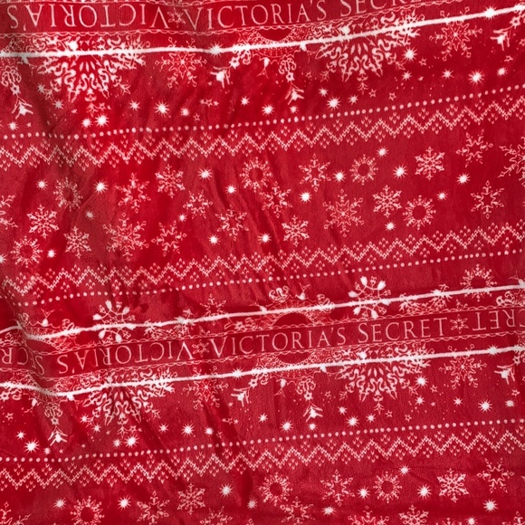 NWT Victoria Secret auth. Plus Fleece Blanket Fair Isle Red sealed in plastic - Picture 2 of 7